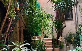 Petite maison mitoyenne au cœur de Saint tropez
